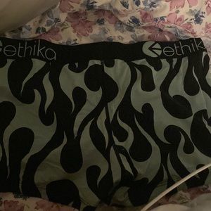 Hey trying to sell a pair of green and black Ethikas